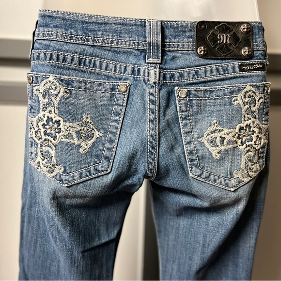 Like New, Miss Me Jeans! Size 26/31 per tag. - Picture 1 of 13